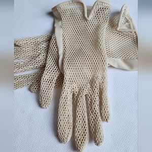 SZ SMALL VINTAGE NUDE NYLON NET GLOVES